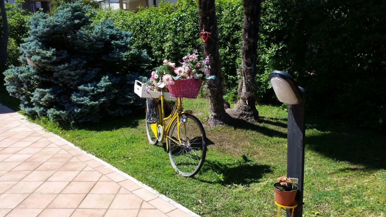 Home Denise E Luca Латина Екстериор снимка