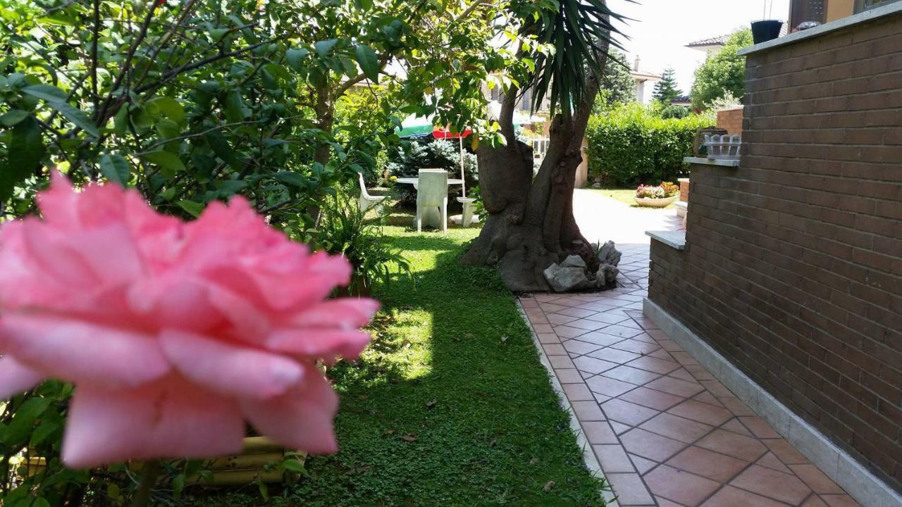 Home Denise E Luca Латина Екстериор снимка